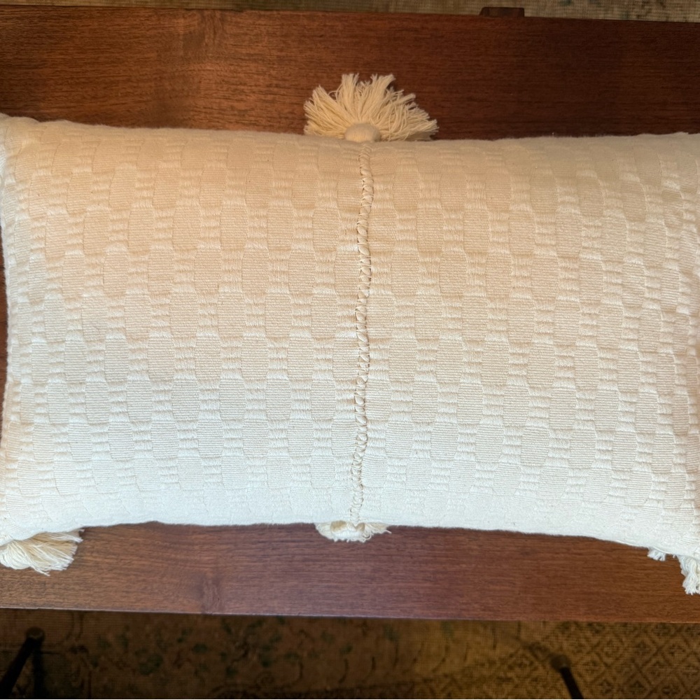 Archive New York Natural White Antigua Pillow - Picture 3 of 10